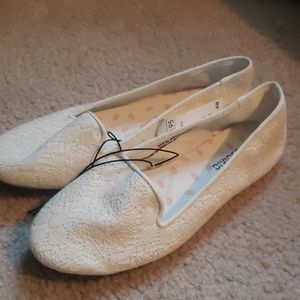 Women's white lace flats